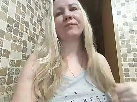 Snapshot of PrettyHairyBlonde chatting on 01/01/25, 06:47 PrettyHairyBlonde online show from 01/01/25, 06:47