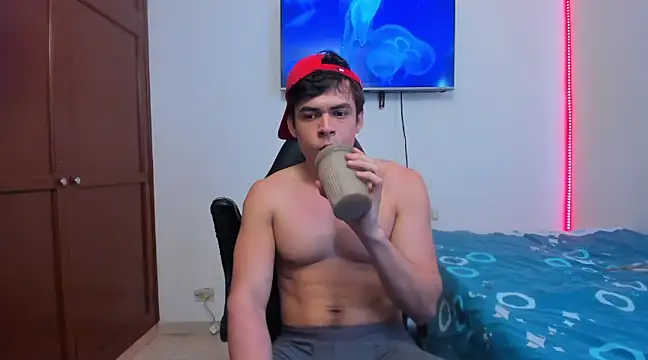 Lucian Gomez  online show from 03/04/25, 01:17