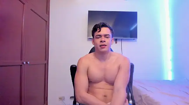 Lucian Gomez  online show from 03/11/25, 03:23