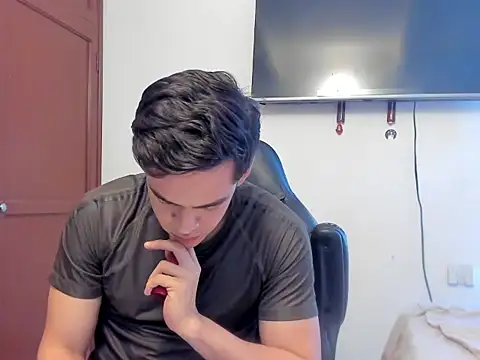 Lucian Gomez  online show from 10/05/25, 07:34