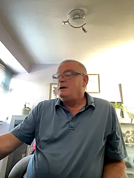 Snapshot of Garry831 chatting on 09/29/25, 09:36 Garry831 online show from 09/29/25, 09:36