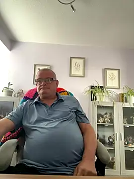 Snapshot of Garry831 chatting on 10/08/25, 02:25 Garry831 online show from 10/08/25, 02:25