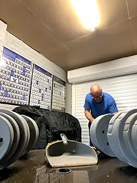 Snapshot of Garry831 chatting on 10/28/25, 11:47 Garry831 online show from 10/28/25, 11:47