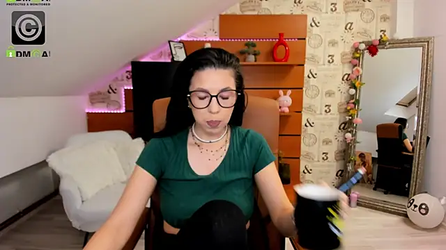 EmillyTaylor online show from 11/06/25, 04:57