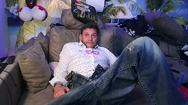 Snapshot of druckfug chatting on 10/21/25, 08:20 druckfug online show from 10/21/25, 08:20