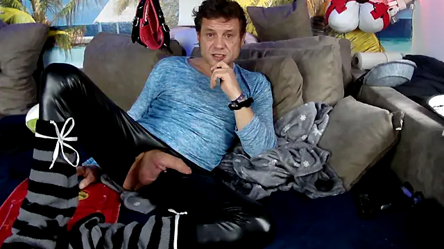 Snapshot of druckfug chatting on 11/24/25, 08:58 druckfug online show from 11/24/25, 08:58