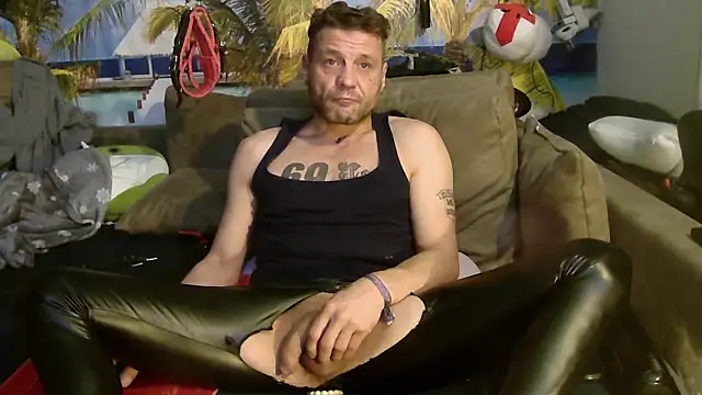 Snapshot of druckfug chatting on 12/17/25, 10:16 druckfug online show from 12/17/25, 10:16