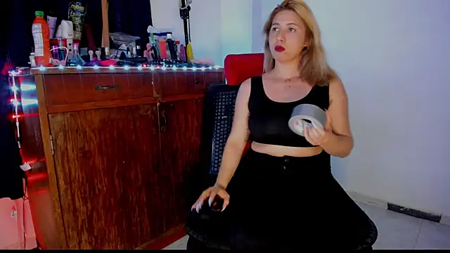 Snapshot of Liltildeman_moon chatting on 07/23/26, 01:30 Liltildeman moon online show from 07/23/26, 01:30