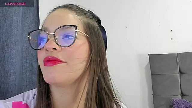 zoe69x online show from 02/13/25, 05:37