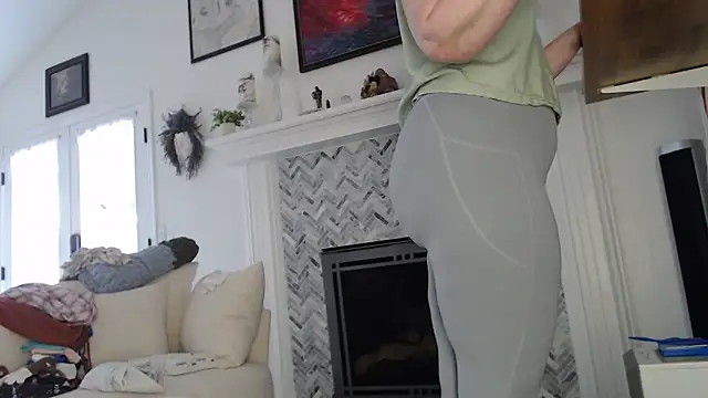 Snapshot of AuroraWillows chatting on 10/02/25, 02:46 AuroraWillows online show from 10/02/25, 02:46