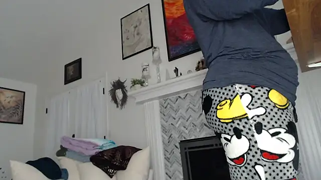 Snapshot of AuroraWillows chatting on 11/11/25, 12:32 AuroraWillows online show from 11/11/25, 12:32