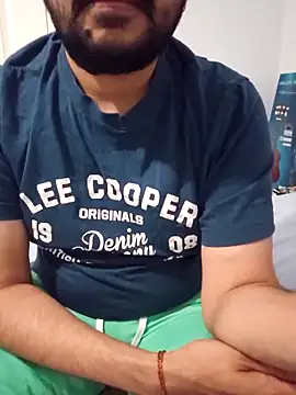 Snapshot of desihardlover chatting on 09/19/25, 03:45 desihardlover online show from 09/19/25, 03:45