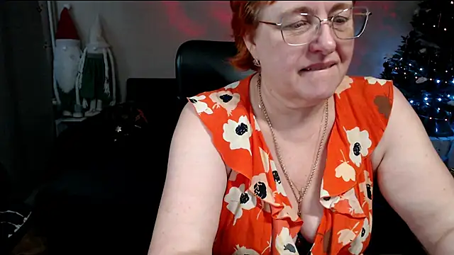 Snapshot of JoannaAndNeighbour chatting on 12/23/25, 09:18 JoannaAndNeighbour online show from 12/23/25, 09:18