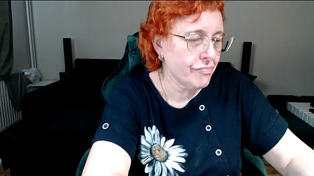 Snapshot of JoannaAndNeighbour chatting on 02/04/26, 02:12 JoannaAndNeighbour online show from 02/04/26, 02:12
