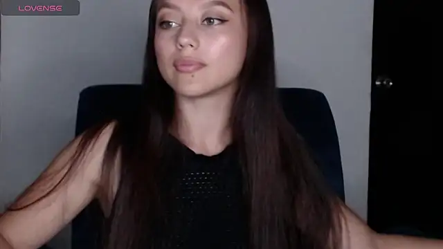 Snapshot of girl_liz chatting on 09/16/25, 04:02 girl liz online show from 09/16/25, 04:02
