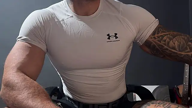 Snapshot of Mr_YourGod chatting on 10/25/25, 07:38 Mr YourGod online show from 10/25/25, 07:38