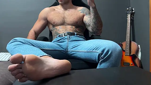 Snapshot of Mr_YourGod chatting on 11/02/25, 04:37 Mr YourGod online show from 11/02/25, 04:37