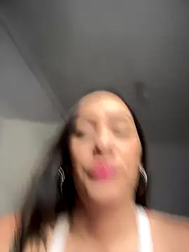 Snapshot of __IRIS__ chatting on 12/04/25, 04:05 IRIS online show from 12/04/25, 04:05