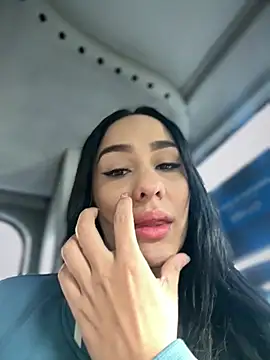 Snapshot of __IRIS__ chatting on 06/19/26, 01:37 IRIS online show from 06/19/26, 01:37