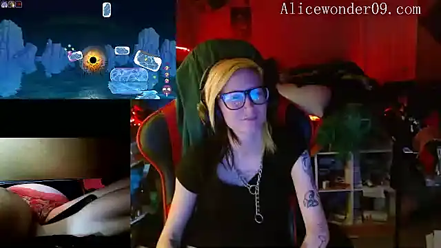 Snapshot of alicewonder09 chatting on 12/12/24, 08:25 alicewonder09 online show from 12/12/24, 08:25