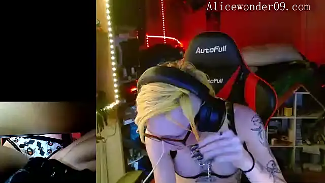 Snapshot of alicewonder09 chatting on 12/13/24, 04:54 alicewonder09 online show from 12/13/24, 04:54