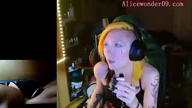 Snapshot of alicewonder09 chatting on 12/19/24, 04:45 alicewonder09 online show from 12/19/24, 04:45