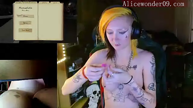 Snapshot of alicewonder09 chatting on 12/19/24, 07:51 alicewonder09 online show from 12/19/24, 07:51