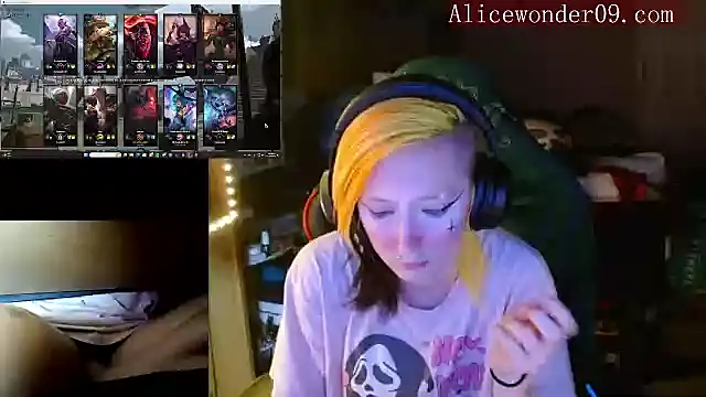 Snapshot of alicewonder09 chatting on 12/21/24, 04:41 alicewonder09 online show from 12/21/24, 04:41