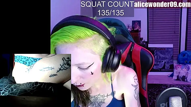 Snapshot of alicewonder09 chatting on 10/15/25, 04:45 alicewonder09 online show from 10/15/25, 04:45