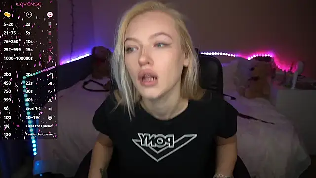 Snapshot of AmandaFiree chatting on 10/08/25, 05:05 AmandaFiree online show from 10/08/25, 05:05