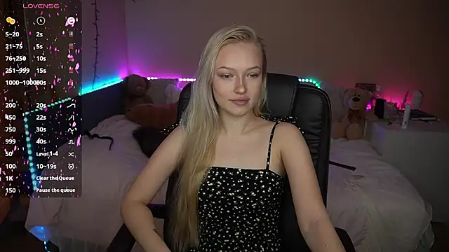 Snapshot of AmandaFiree chatting on 10/12/25, 06:23 AmandaFiree online show from 10/12/25, 06:23