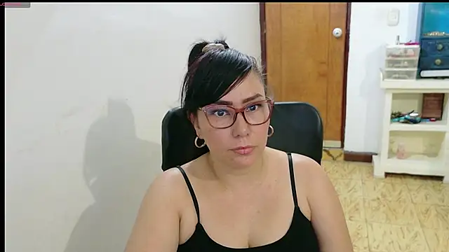 Snapshot of hottplay chatting on 11/01/25, 03:58 hottplay online show from 11/01/25, 03:58