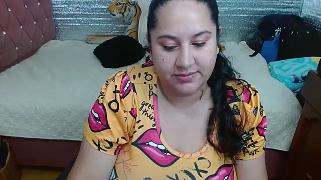 EMILY-NESSA online show from 05/11/26, 02:45