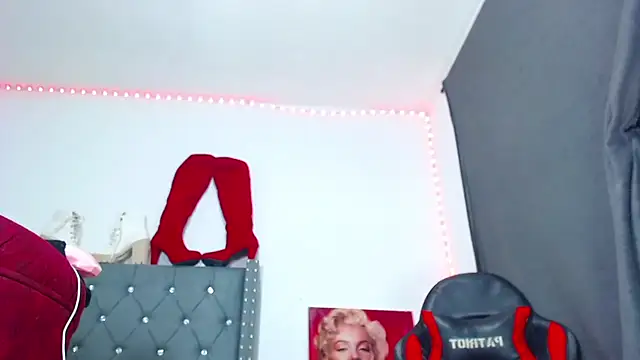 Snapshot of party_aass chatting on 12/30/24, 09:40 party aass online show from 12/30/24, 09:40