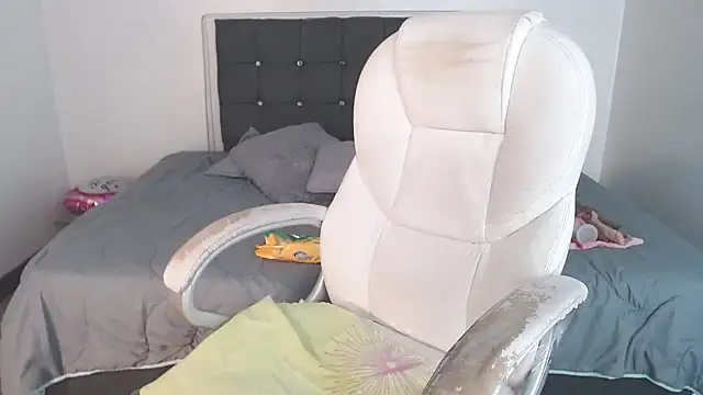 Snapshot of selena_yourmilf chatting on 09/17/25, 05:03 selena yourmilf online show from 09/17/25, 05:03