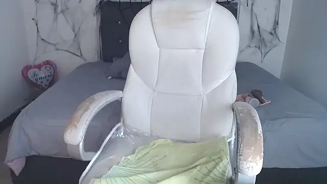 Snapshot of selena_yourmilf chatting on 10/14/25, 03:02 selena yourmilf online show from 10/14/25, 03:02