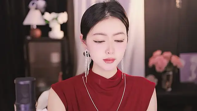Ocean--Lili online show from 12/31/24, 12:15