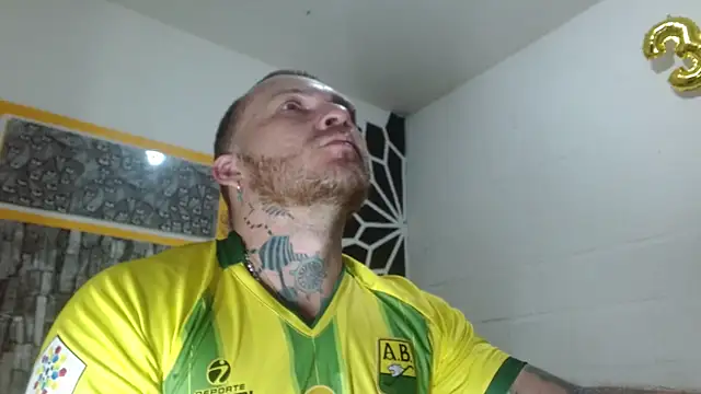 Snapshot of stripnolimits chatting on 11/08/25, 11:36 stripnolimits online show from 11/08/25, 11:36