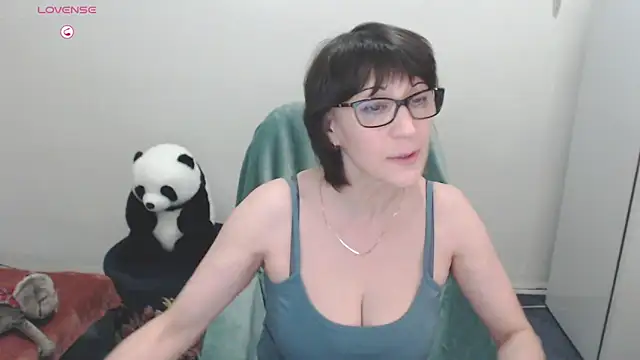 Snapshot of Ammillia chatting on 12/02/24, 12:52 Ammillia online show from 12/02/24, 12:52