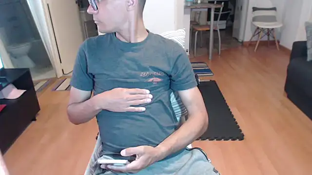 Snapshot of guachin_hunk chatting on 11/08/25, 11:14 guachin hunk online show from 11/08/25, 11:14