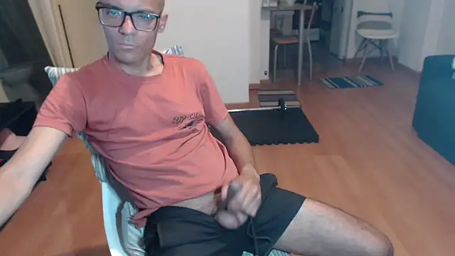 Snapshot of guachin_hunk chatting on 12/01/25, 01:10 guachin hunk online show from 12/01/25, 01:10