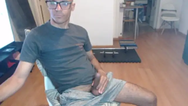 Snapshot of guachin_hunk chatting on 12/17/25, 06:25 guachin hunk online show from 12/17/25, 06:25