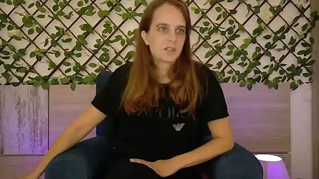 LadyChantale online show from 10/24/25, 07:05