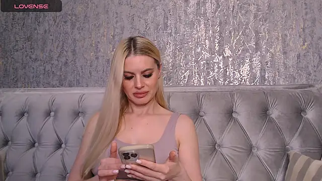 Snapshot of BlondieStar chatting on 12/08/24, 09:02 BlondieStar online show from 12/08/24, 09:02