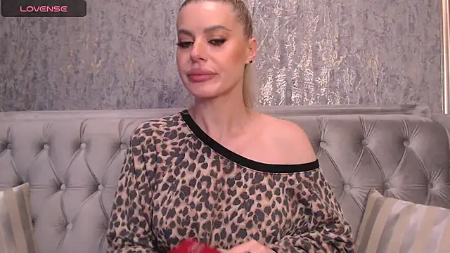 Snapshot of BlondieStar chatting on 11/04/25, 10:53 BlondieStar online show from 11/04/25, 10:53