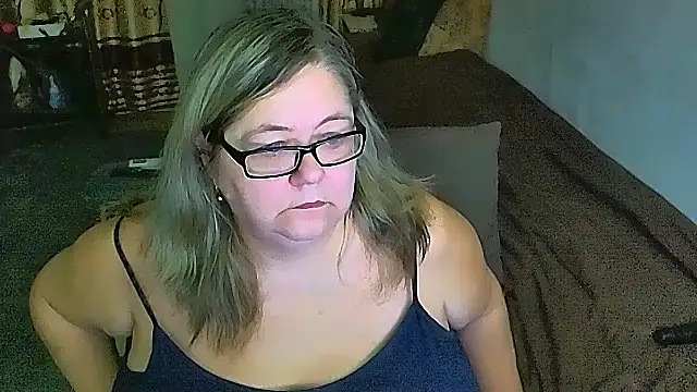 Snapshot of sex2 chatting on 12/14/25, 11:31 sex2 online show from 12/14/25, 11:31