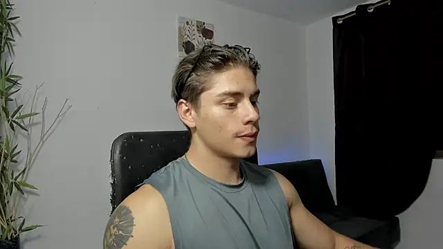 Snapshot of Giordano_Russo chatting on 12/17/24, 04:01 Giordano Russo online show from 12/17/24, 04:01