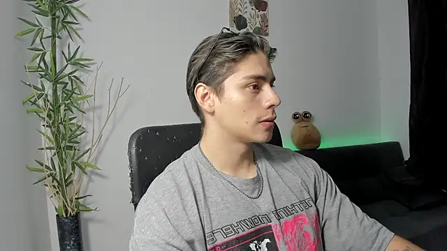 Giordano Russo online show from 12/31/24, 02:19