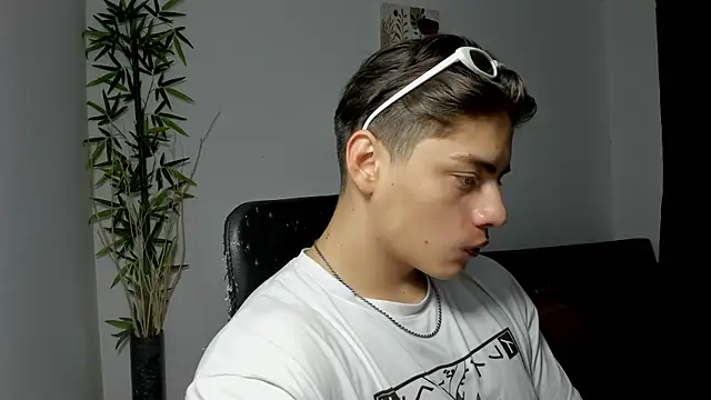 Snapshot of Giordano_Russo chatting on 03/03/25, 03:09 Giordano Russo online show from 03/03/25, 03:09