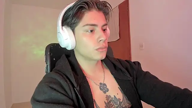 Snapshot of Giordano_Russo chatting on 09/14/25, 04:28 Giordano Russo online show from 09/14/25, 04:28